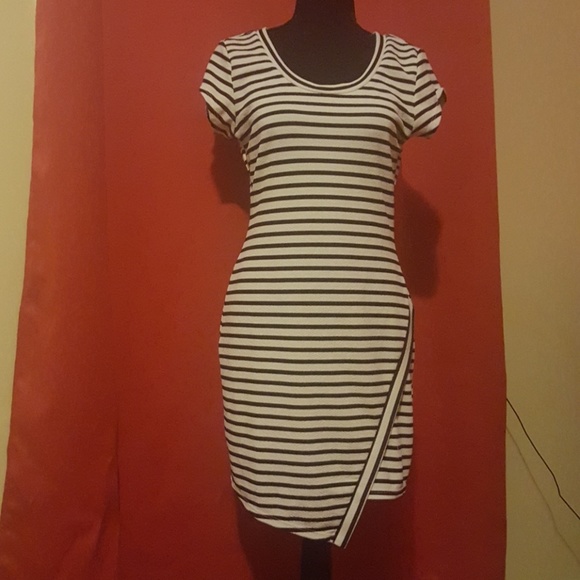 No Boundaries M (7-9) spring/summer dress - Picture 2 of 6